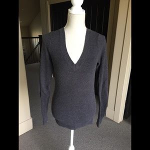 Gap sweater